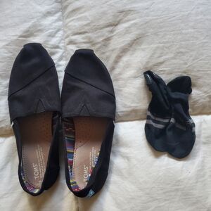 Black women's toms shoes with free toms socks
